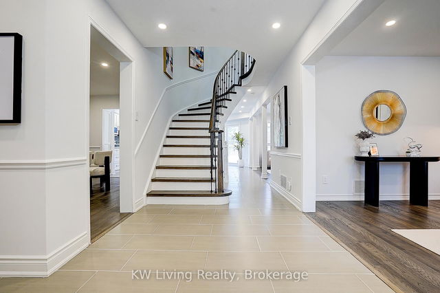 4 Oak Knolls Crescent