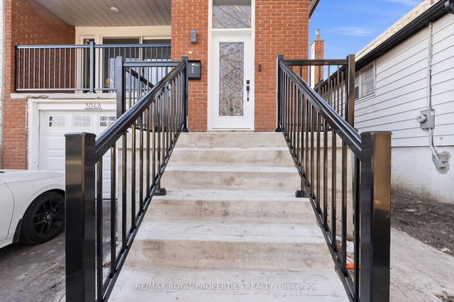 ON - 304A Aylesworth Avenue