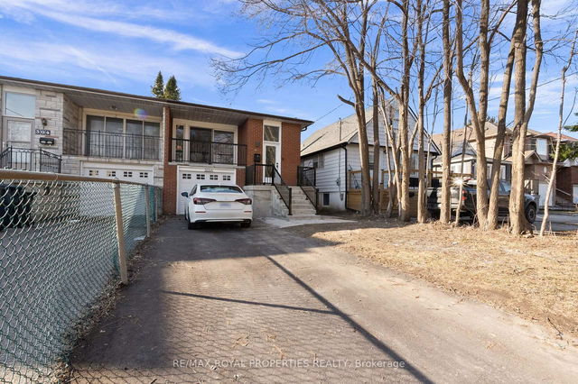 ON - 304A Aylesworth Avenue