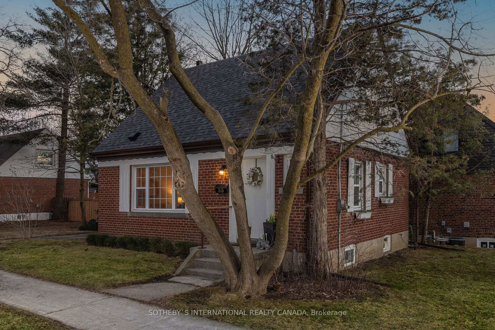 Detached House for sale at 33 Southmead Road, Toronto, Clairlea-Birchmount, M1L 2H9 - MLS: E12092427