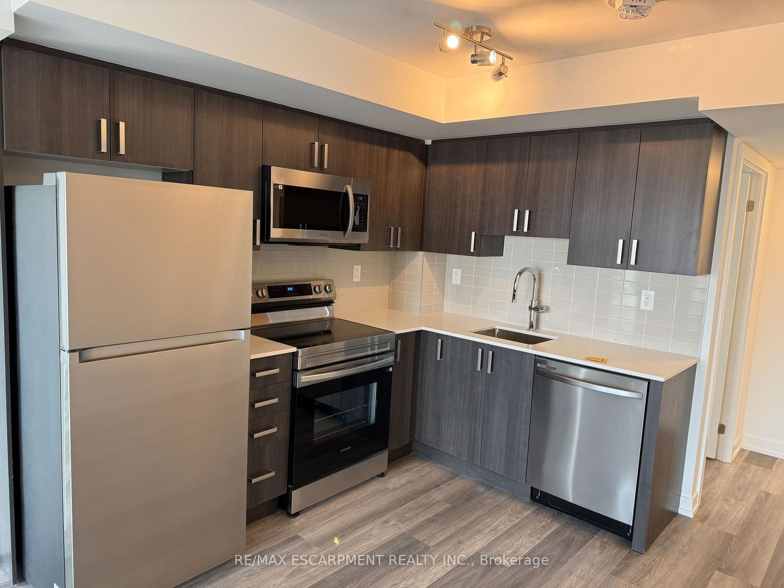 Condo leased at 1408-1435 Celebration Drive, Pickering, Liverpool, L1W 0C4 - MLS: E12092833