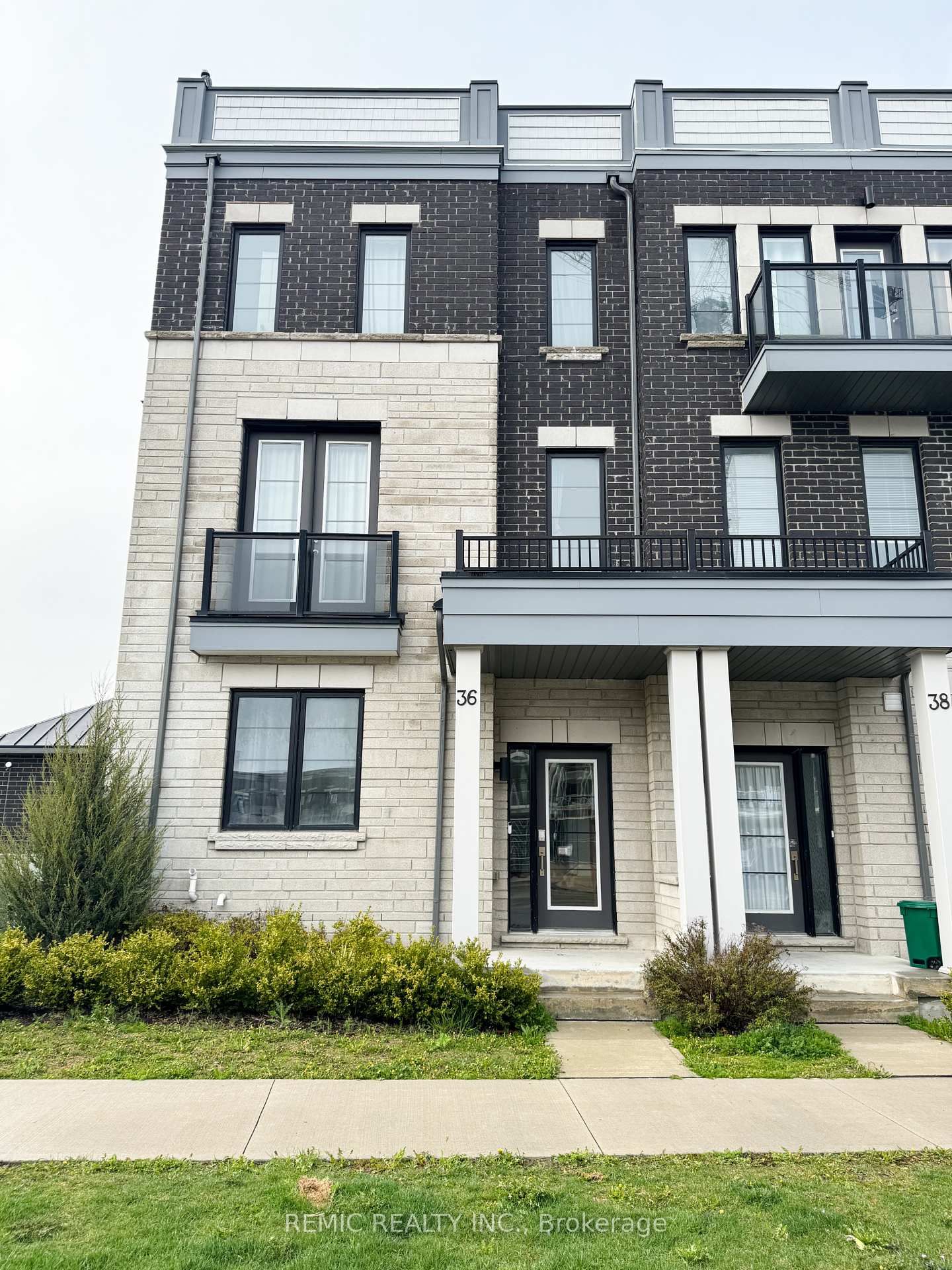 Townhouse for sale at 36 Clarington Boulevard, Clarington, Bowmanville, L1C 3K7 - MLS: E12093510