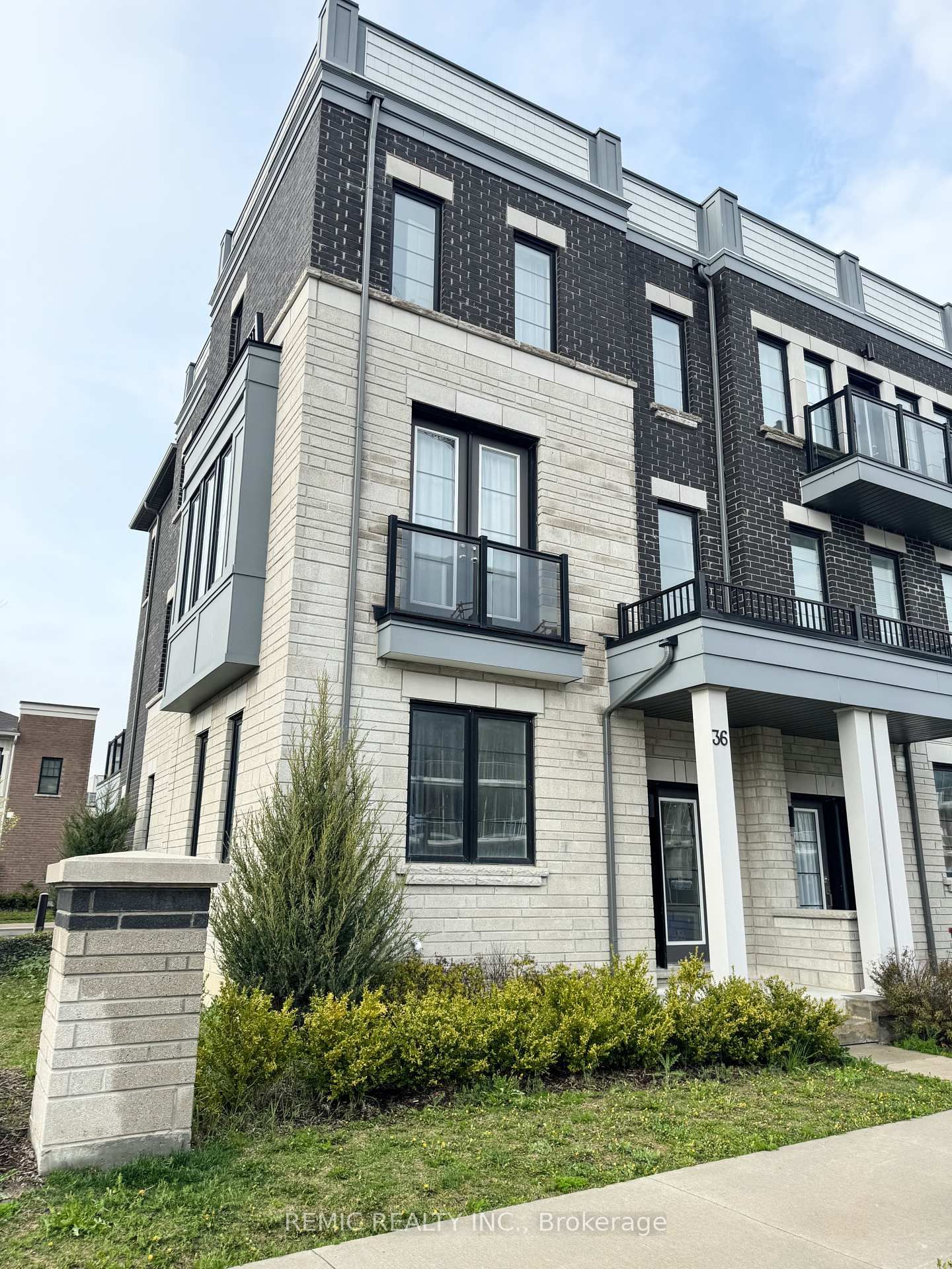 Townhouse for sale at 36 Clarington Boulevard, Clarington, Bowmanville, L1C 3K7 - MLS: E12093510