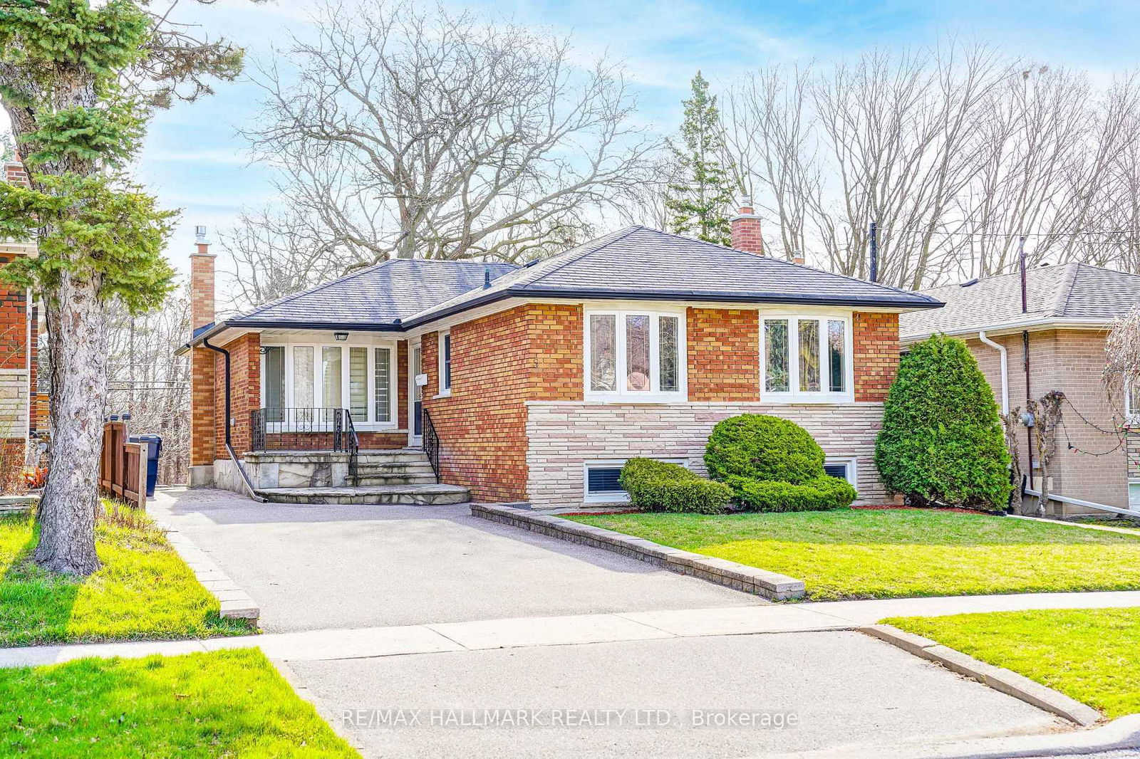 Detached House sold at 9 Amberdale Drive, Toronto, Bendale, M1P 4B9 - MLS: E12094465