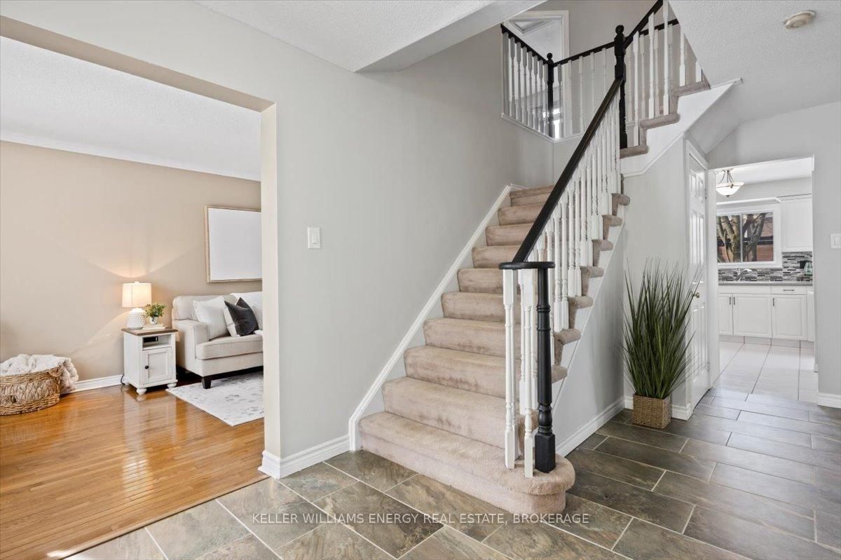 Detached House for sale at 2 Resnik Drive, Clarington, Newcastle, L1B 1K5 - MLS: E12094875