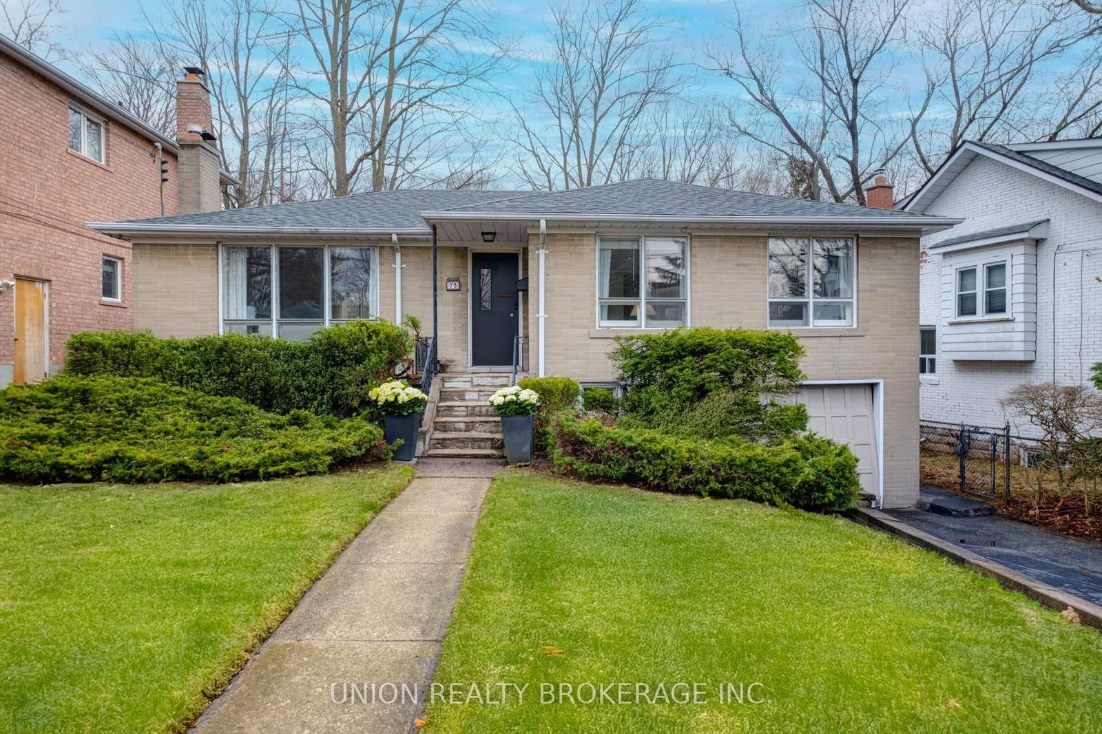Detached House sold at 73 Cliffcrest Drive, Toronto, Cliffcrest, M1M 2K3 - MLS: E12095251