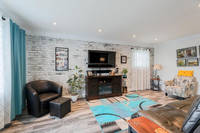 8 Vanbrugh Avenue
