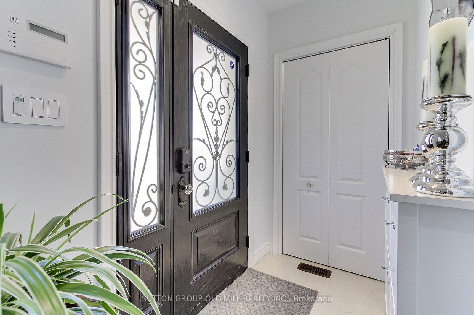 Detached House for sale at 25 Savoy Avenue, Toronto, Woodbine-Lumsden, M4C 2X4 - MLS: E12095769