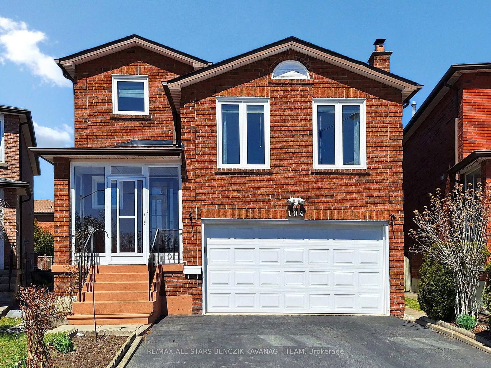 Detached House for sale at 104 Burnt Bark Drive, Toronto, Steeles, M1V 3J8 - MLS: E12096279