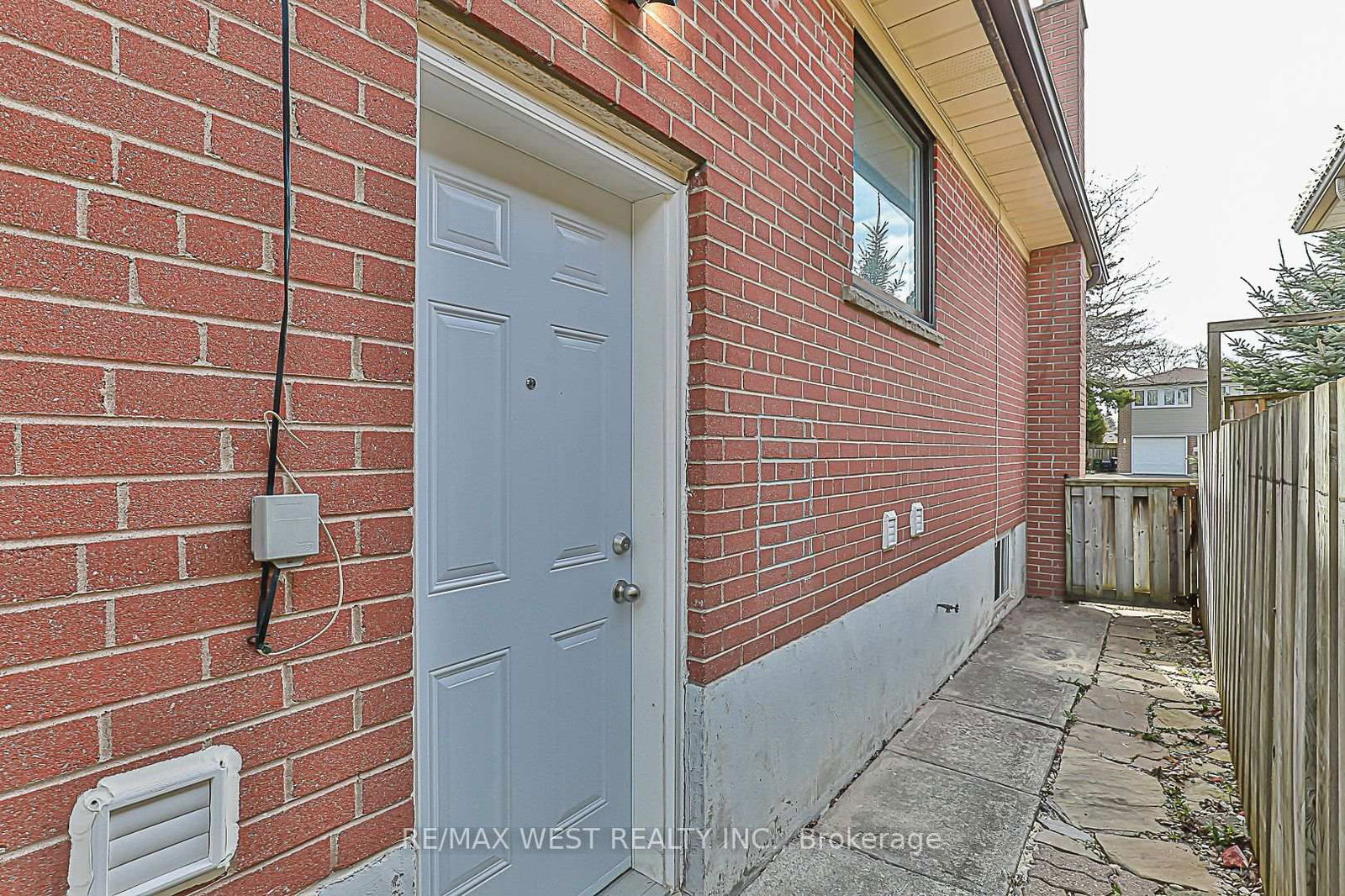 Detached House for lease at Lower-26 Nuffield Drive, Toronto, Guildwood, M1E 1H4 - MLS: E12098280