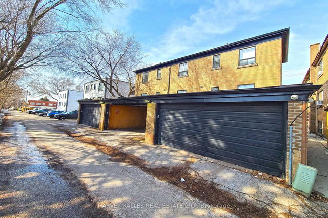 10 - 2901 St Clair Avenue
