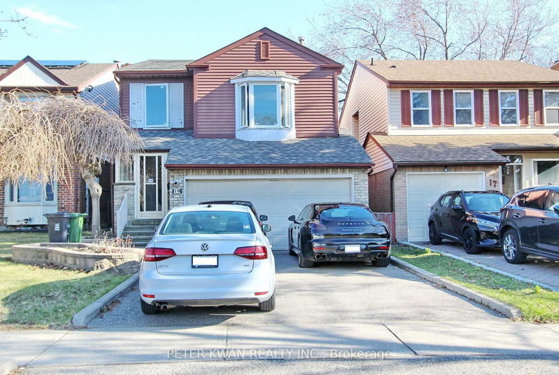home for sale on 19 Sandyhook Square