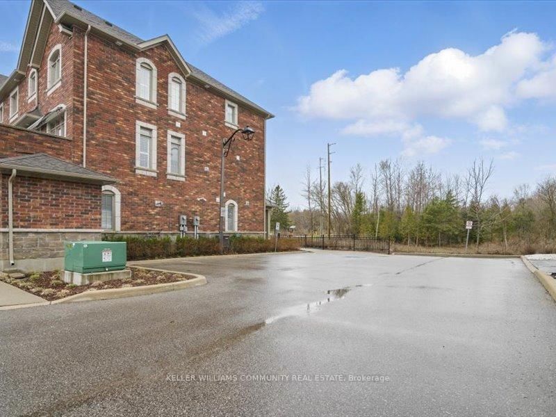 Townhouse for sale at 2-35 Hanning Court, Clarington, Bowmanville, L1C 4R3 - MLS: E12099569
