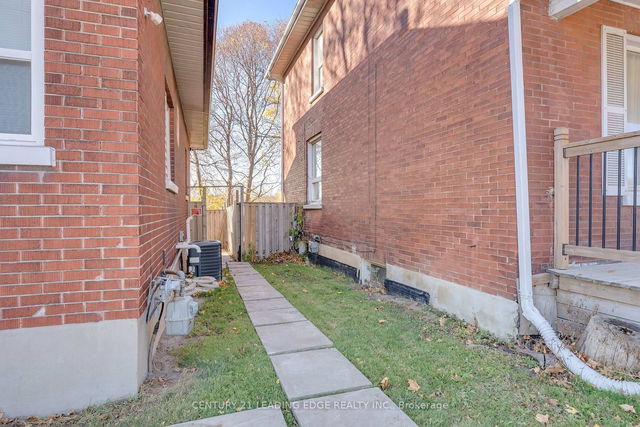Bsmt - 582 Simcoe Street
