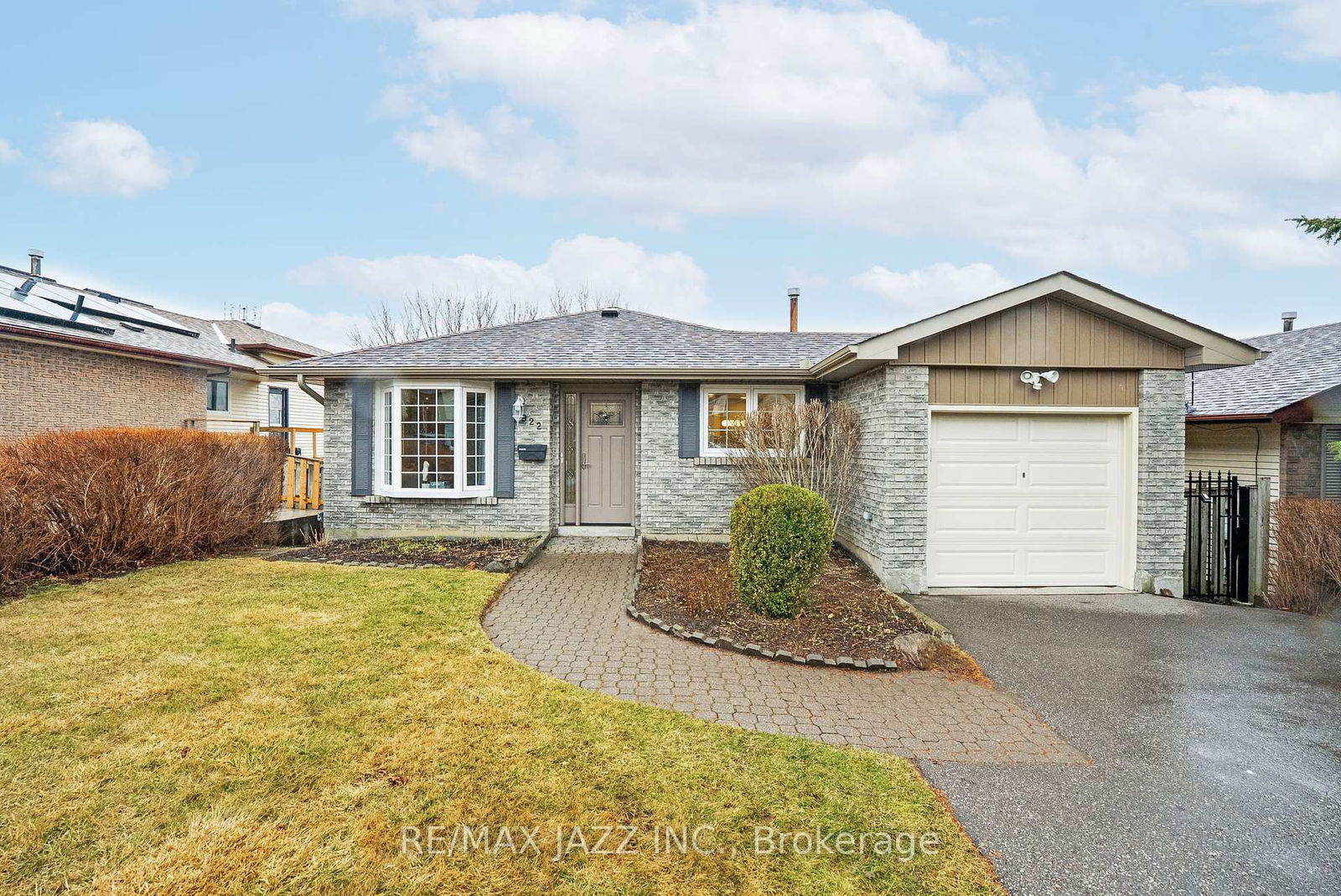 Detached House sold at 922 Southdown Drive, Oshawa, Donevan, L1H 7Z6 - MLS: E12099823
