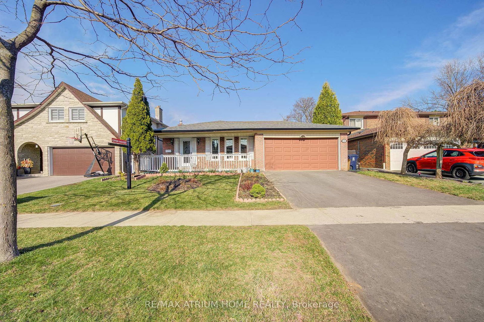 Detached House sold at 41 Davisbrook Boulevard, Toronto, Tam O'Shanter-Sullivan, M1T 2H6 - MLS: E12100250