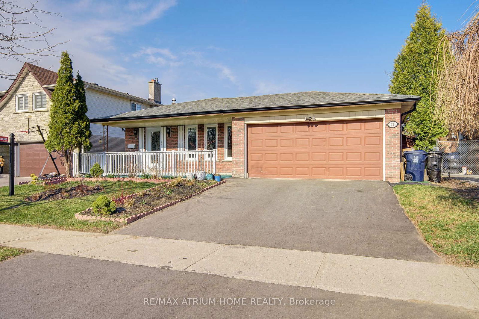 Detached House sold at 41 Davisbrook Boulevard, Toronto, Tam O'Shanter-Sullivan, M1T 2H6 - MLS: E12100250