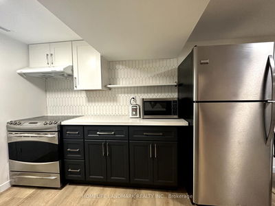 Unit BSMT — 7 Silver Spruce Dr, Toronto - L'Amoreaux image-0-2