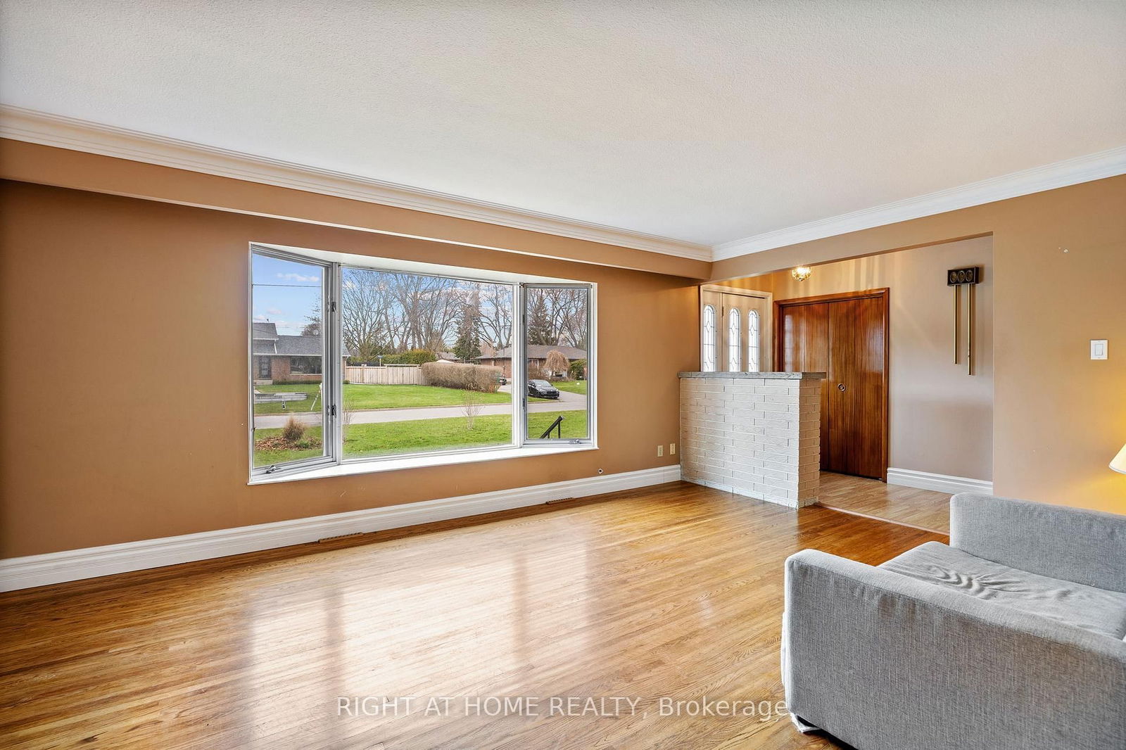 Detached House for sale at 33 Jeanne Court, Whitby, Blue Grass Meadows, L1N 3M6 - MLS: E12101010