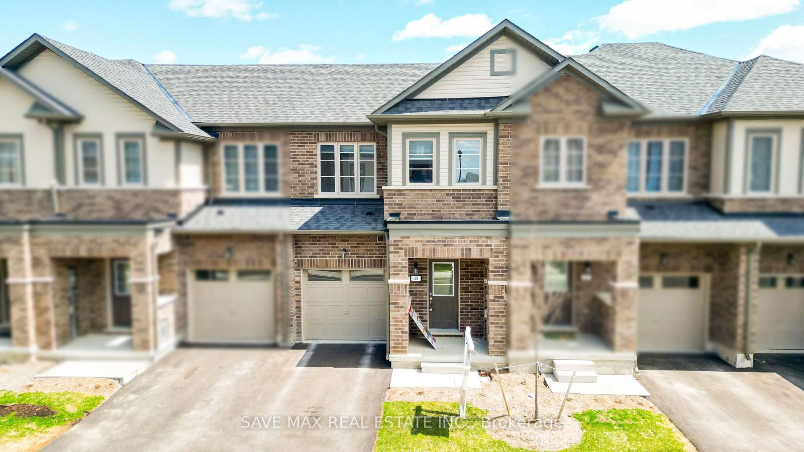 Townhouse for sale at 38 Senay Circle, Clarington, Courtice, L1E 2S2 - MLS: E12101379