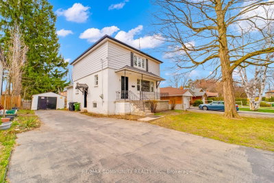 Detached House sold at 15 Cree Avenue, Toronto, Ontario, M1M 1Z3 - Cliffcrest - MLS: E12101477