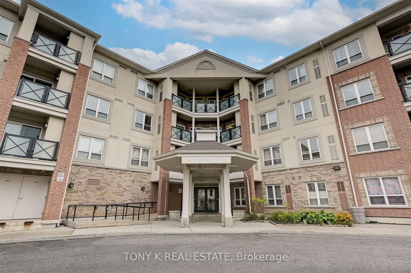 Condo for sale at 302-60 Mendelssohn Street, Toronto, Clairlea-Birchmount, M1L 0G9 - MLS: E12101620