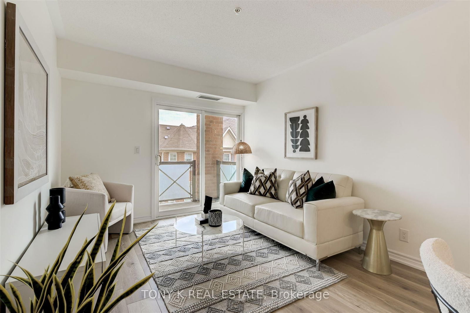 Condo for sale at 302-60 Mendelssohn Street, Toronto, Clairlea-Birchmount, M1L 0G9 - MLS: E12101620