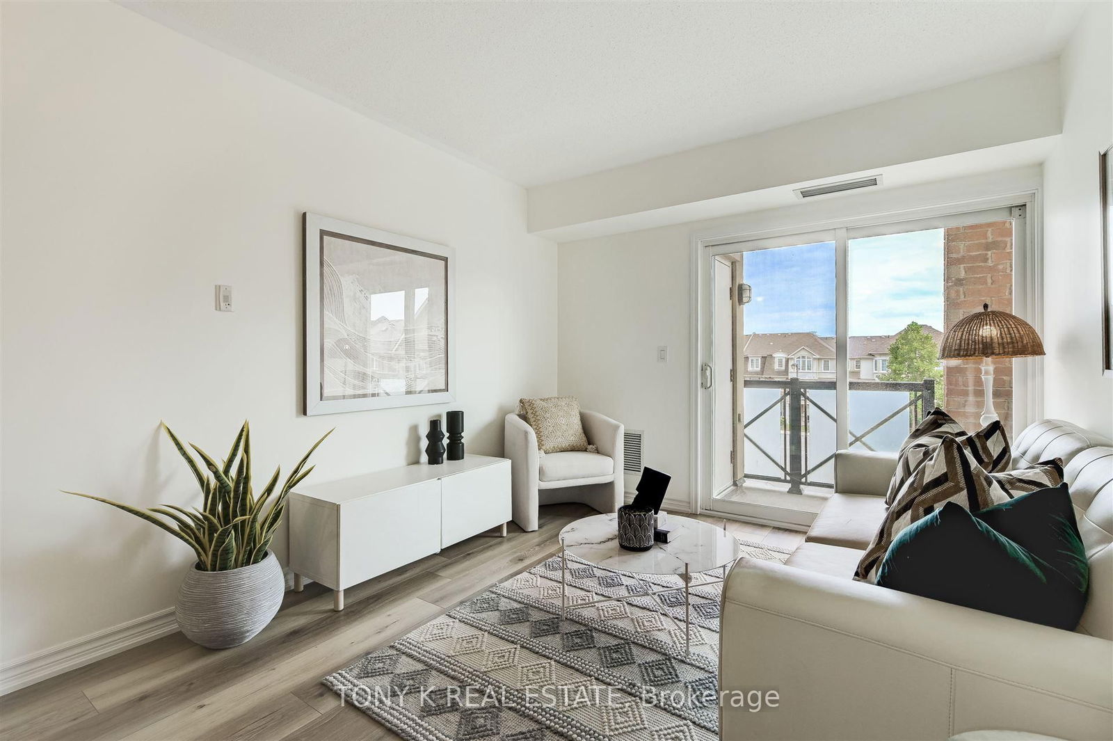 Condo for sale at 302-60 Mendelssohn Street, Toronto, Clairlea-Birchmount, M1L 0G9 - MLS: E12101620