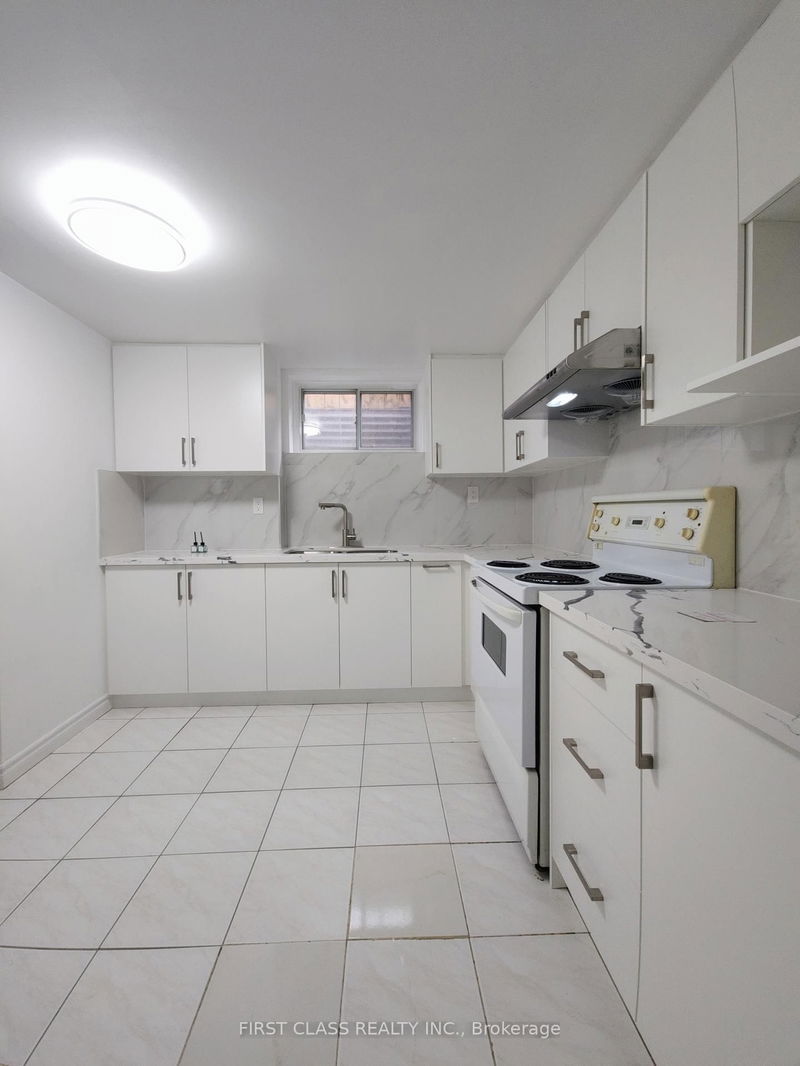 home for lease on 27 Macklingate Court