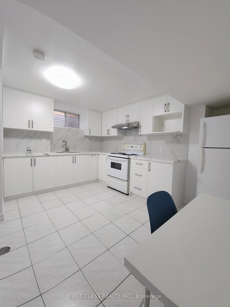 27 Macklingate Crt, Toronto, M1V 1A2 | Image 3