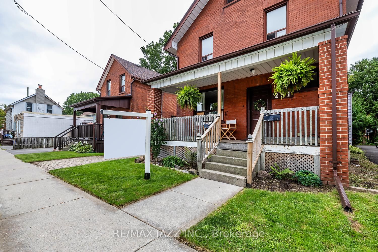 Semi-Detached House for sale at 251 Arthur Street, Oshawa, Central, L1H 1N5 - MLS: E12103531