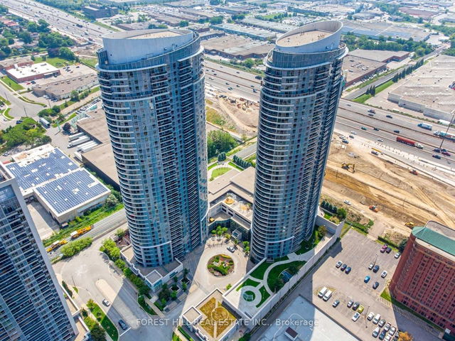 1405 - 125 Village Green Square