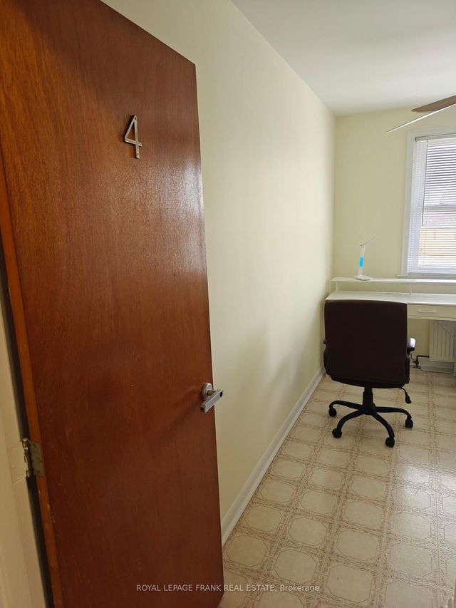 Room #4 - 374 Central Park Boulevard S