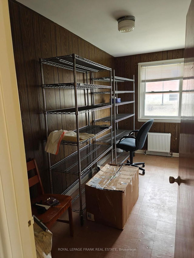 Room #4 - 374 Central Park Boulevard S