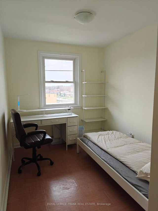Room #10 - 374 Central Park Boulevard