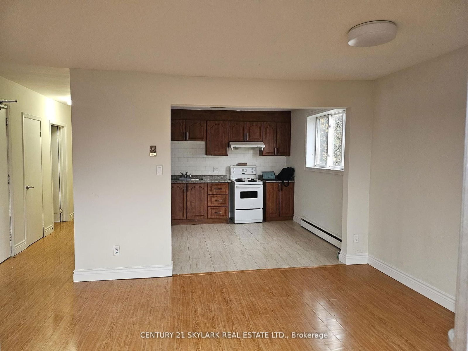Semi-Detached House leased at 5-371 Elgin Court, Oshawa, McLaughlin, L1J 2P5 - MLS: E12104765