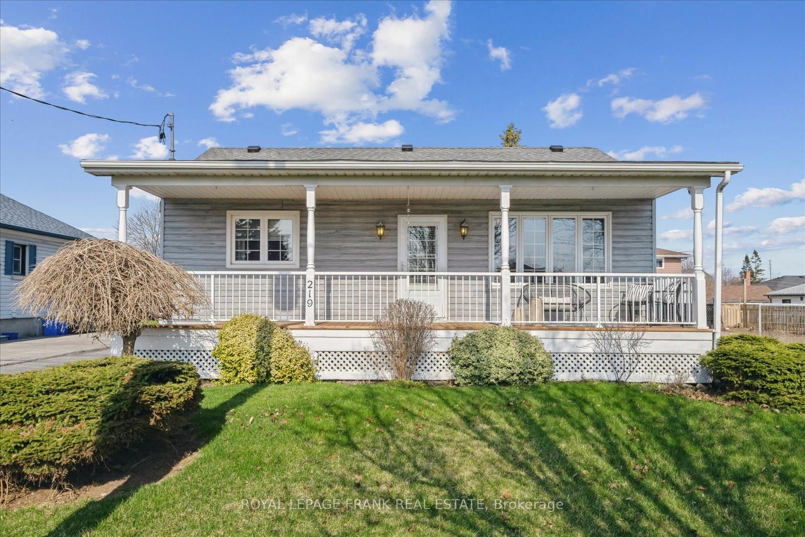 Detached House for sale at 219 Grenfell Street, Oshawa, Vanier, L1J 4W3 - MLS: E12104939
