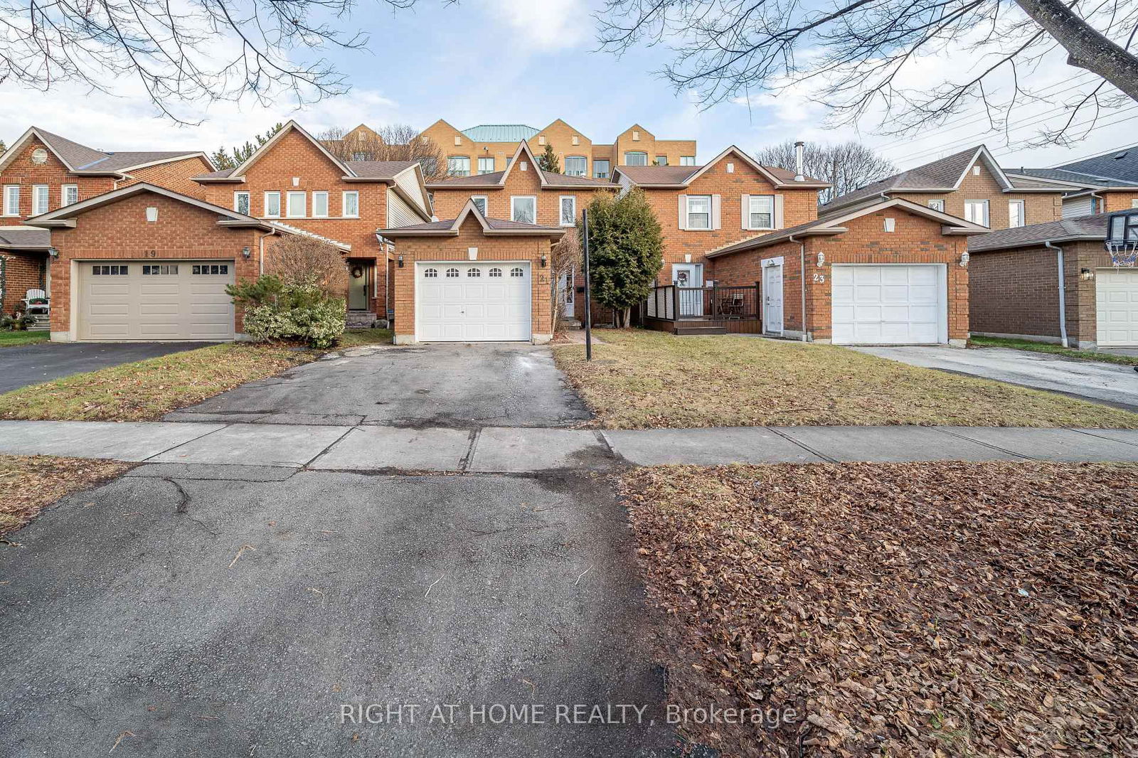 Detached House for sale at 21 Mcbrien Court, Whitby, Williamsburg, L1R 2C8 - MLS: E12105605