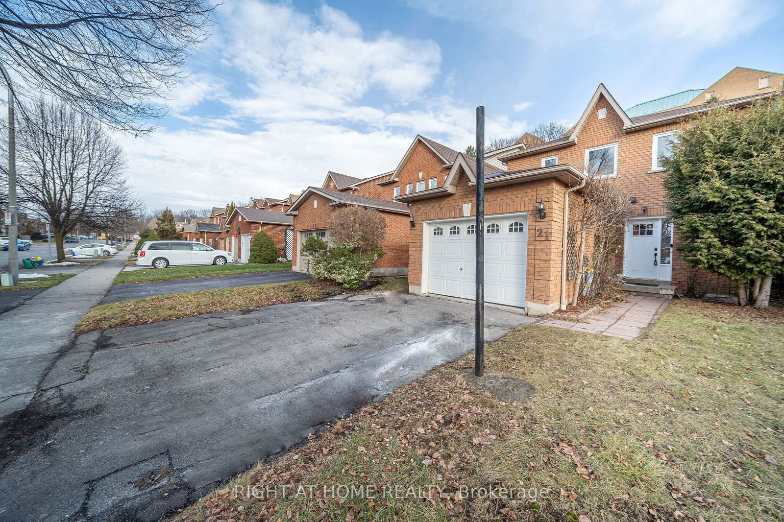 Detached House for sale at 21 Mcbrien Court, Whitby, Williamsburg, L1R 2C8 - MLS: E12105605