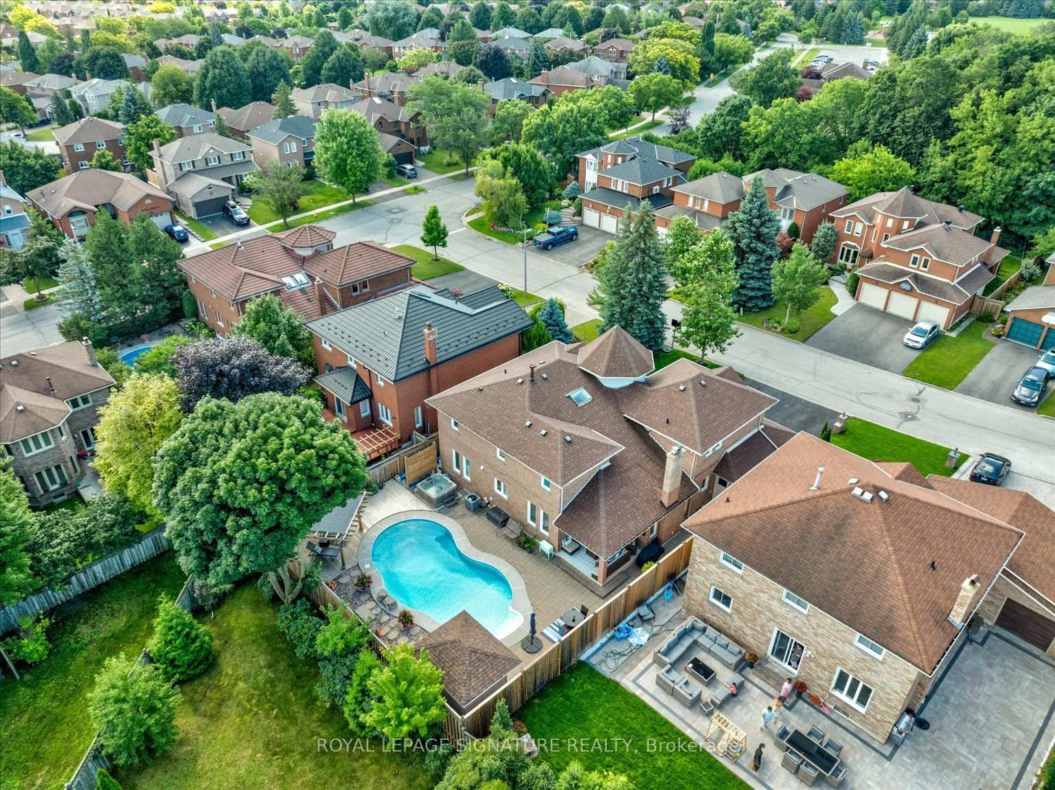 Detached House for sale at 6 Mapleglen Court, Whitby, Pringle Creek, L1R 1T7 - MLS: E12105821