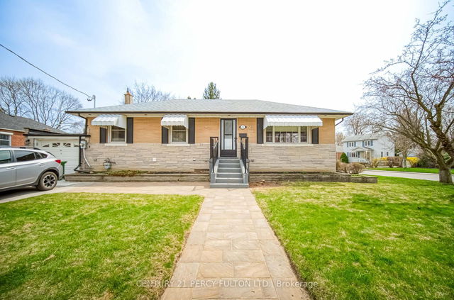 41 Squires Avenue