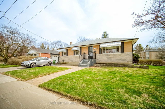 41 Squires Avenue