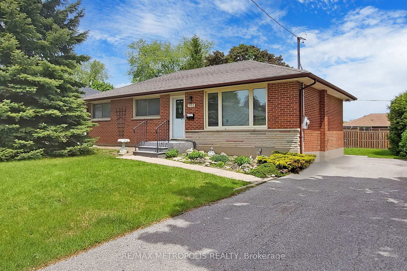 Detached House for lease at Main-595 Gibbons Street, Oshawa, McLaughlin, L1J 4Z7 - MLS: E12106322