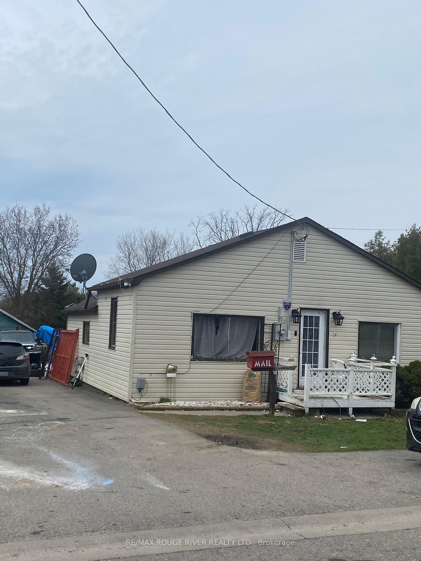 Detached House for sale at 24 Hunt Street, Clarington, Bowmanville, L1C 2W7 - MLS: E12106339