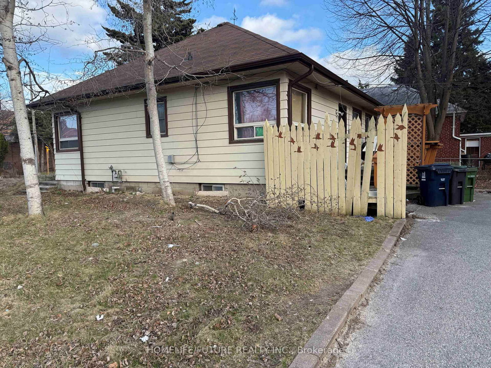 Detached House for sale at 18 Mccowan Road, Toronto, Cliffcrest, M1M 3L8 - MLS: E12106421