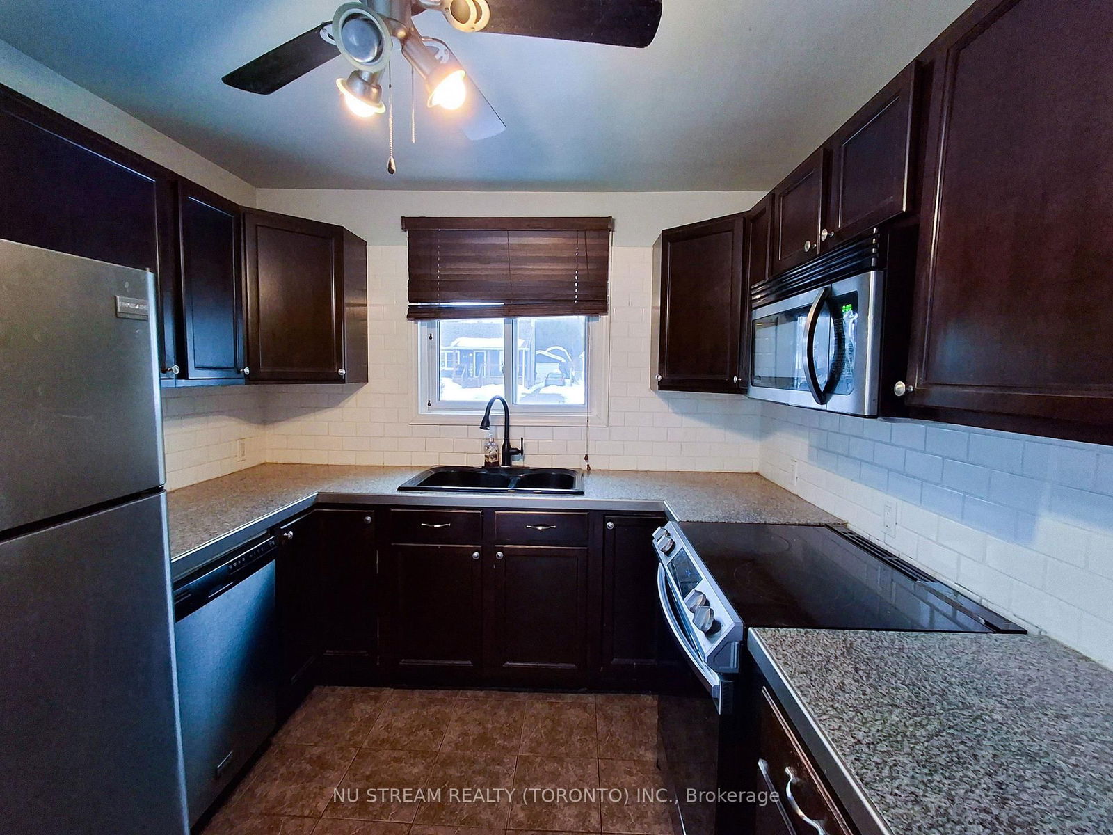 Detached House for lease at 610 Stewart Street, Whitby, Blue Grass Meadows, L1N 3V4 - MLS: E12107089
