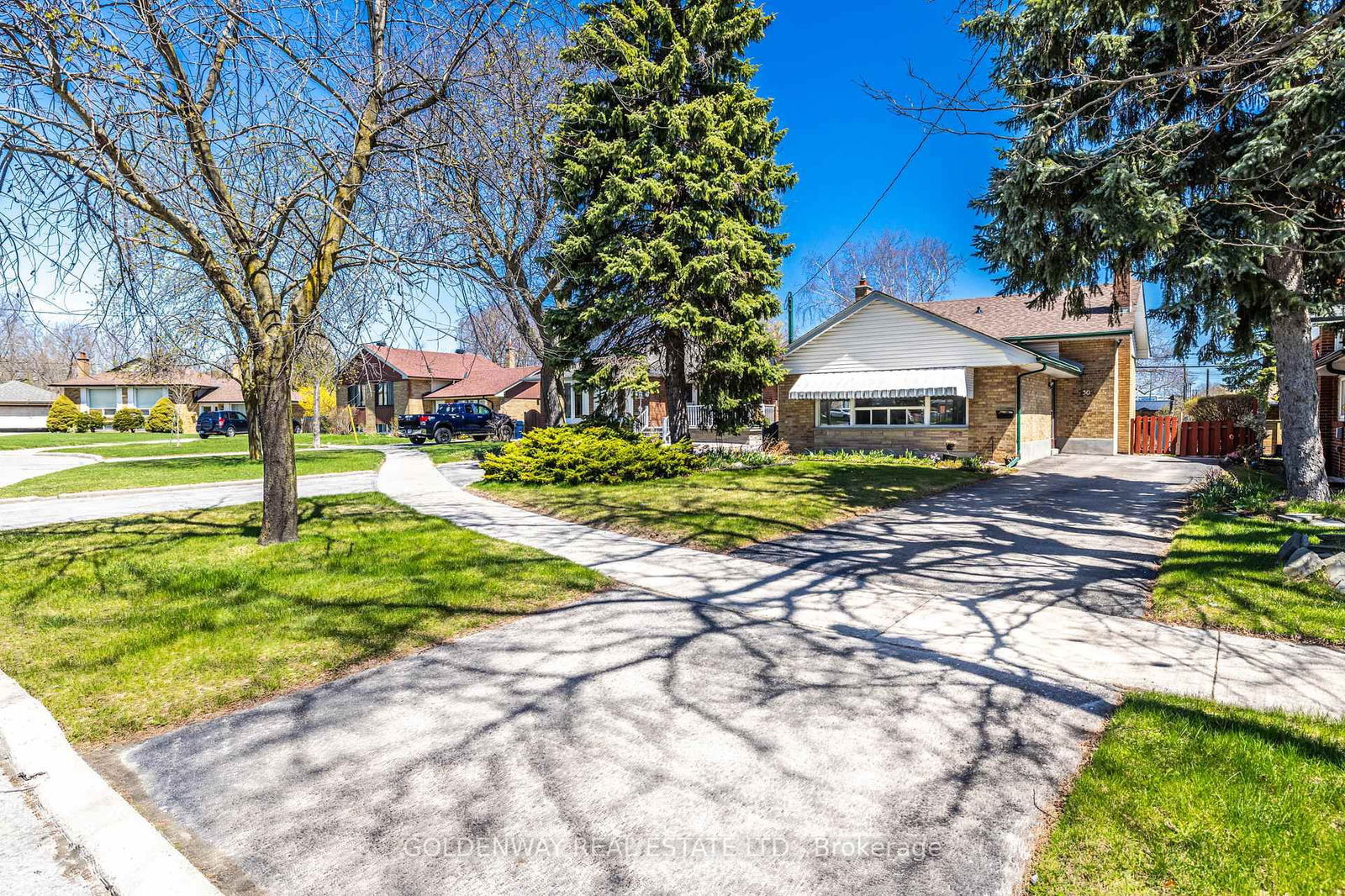 Detached House for sale at 30 Mendip Crescent, Toronto, Dorset Park, M1P 1Y4 - MLS: E12107470