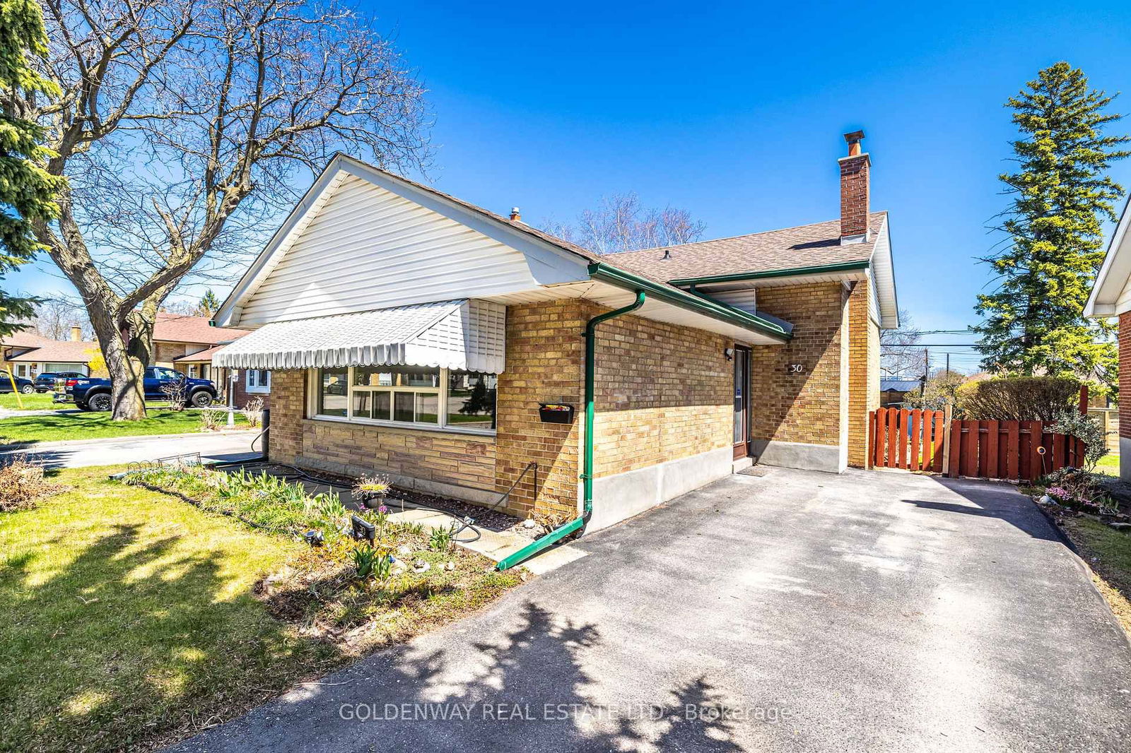Detached House for sale at 30 Mendip Crescent, Toronto, Dorset Park, M1P 1Y4 - MLS: E12107470