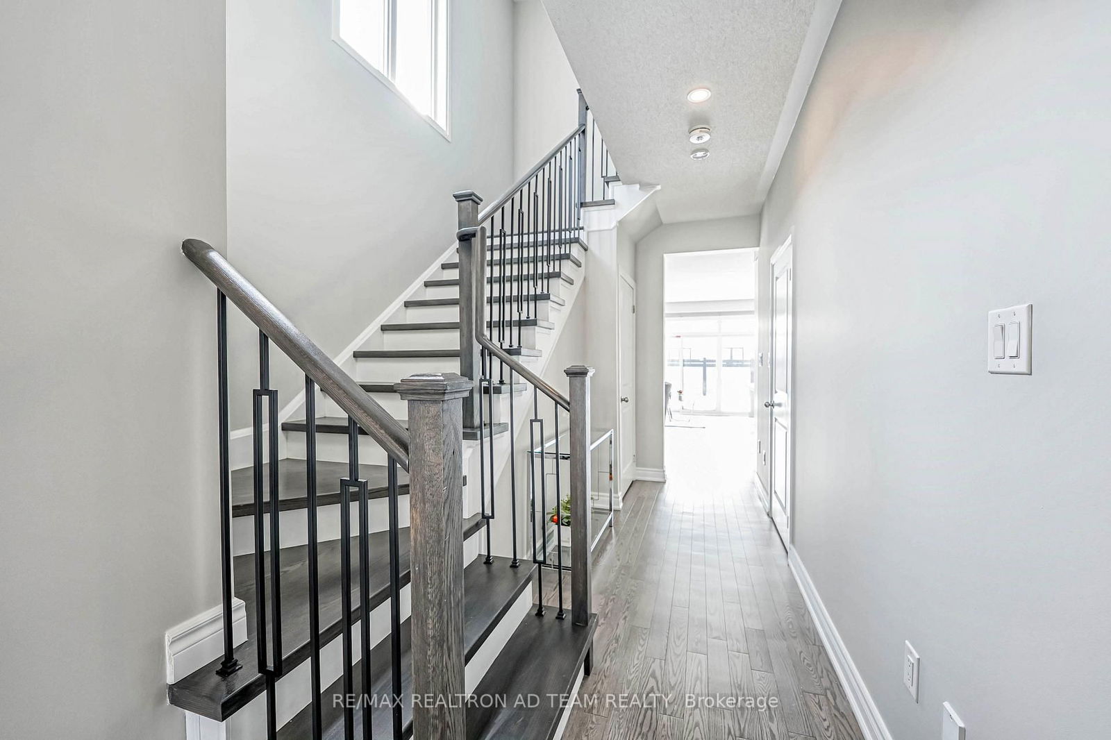 Detached House for sale at 6 Larkin Lane, Clarington, Bowmanville, L1C 2W3 - MLS: E12107528