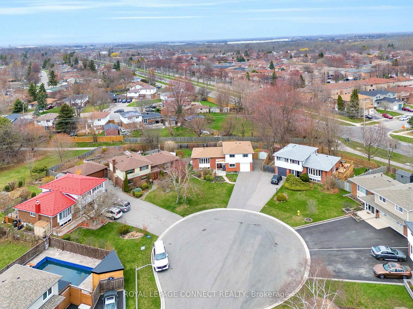 Detached House for sale at 8 Graham Court, Ajax, South East, L1S 1H6 - MLS: E12107534